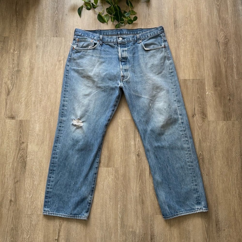 Levi’s 501 Button Fly Jeans Distressed 42x30
